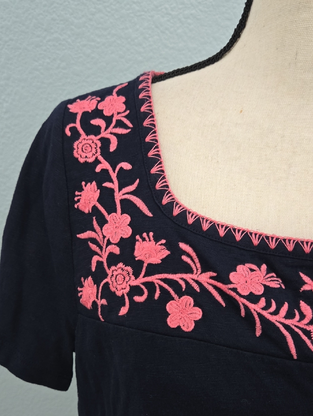 TALBOTS Navy Embroidered Squaree Neck Short-Sleeve Top Pink Floral Sz Large - Picture 5 of 11